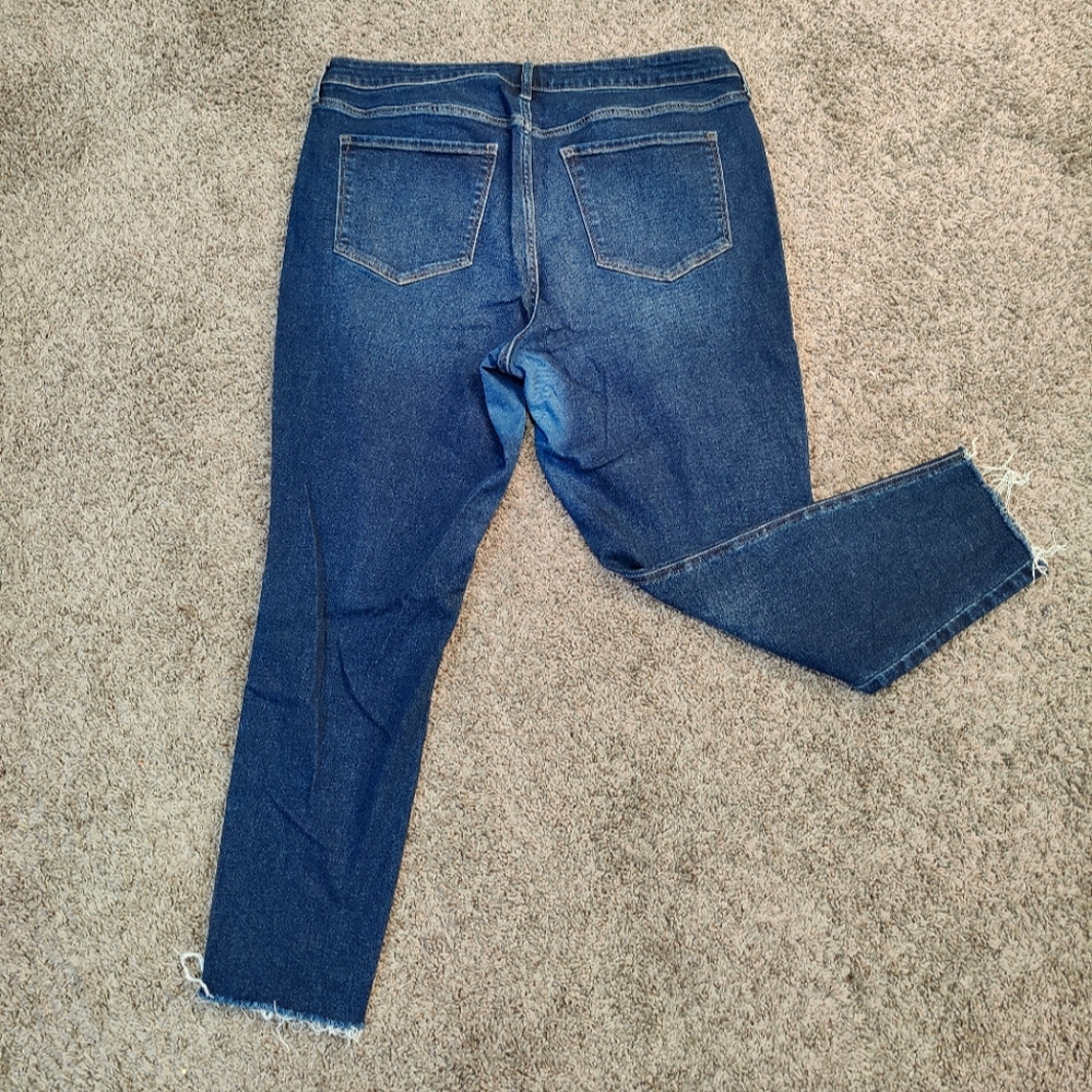 Old Navy High Rise Secret Slim Skinny Jeans - Picture 3 of 5